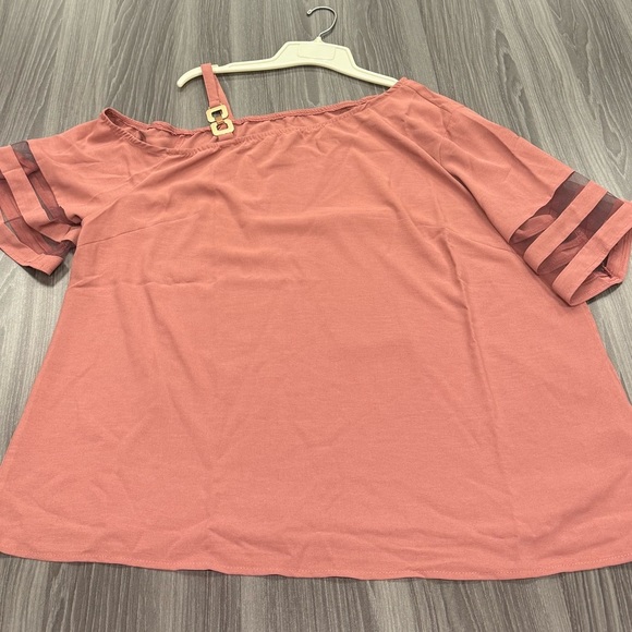 SHEIN Plus women’s asymmetrical open shoulder top chain accent Size 18 (3XL) - Picture 8 of 8